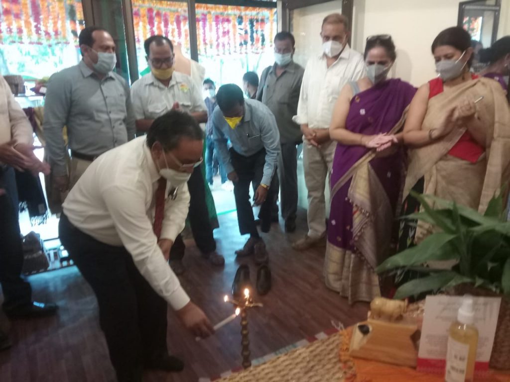 RGVN opens handloom outlet "Grasslooms" at Kaziranga